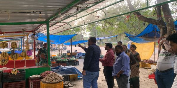 कोरबा : कोसाबाड़ी में सड़क फुटपाथ पर लग रही सब्जी दुकानों को वेंडिंग जोन में किया गया शिफ्ट