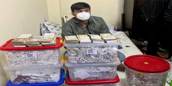 50 किलो चांदी और भारतीय नेपाली करेंसी के साथ एक भारतीय नागरिक नेपाल में गिरफ्तार