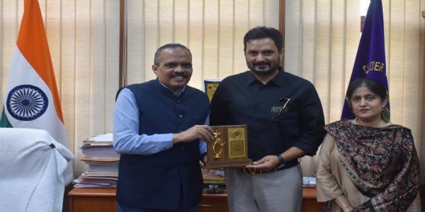 क्लस्टर विश्वविद्यालय के कुलपति ने डॉ. अभिजीत जसरोटिया को किया सम्मानित