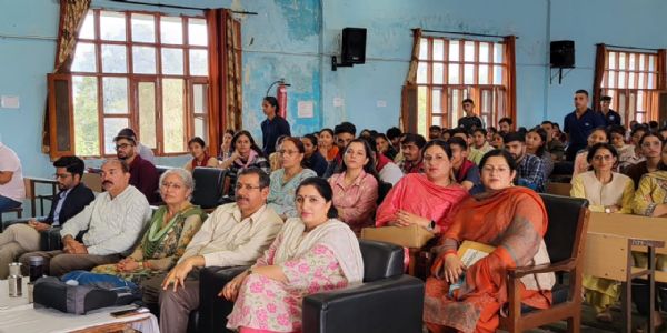 नशे के आदि बच्चे अपने अभिवावकों से हिंसा के लिए उतारू : डॉ वीना राठौर
