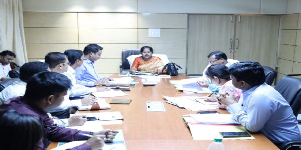 लाभुकों को निर्धारित मात्रा में और समय पर मिले राशन : शबनम