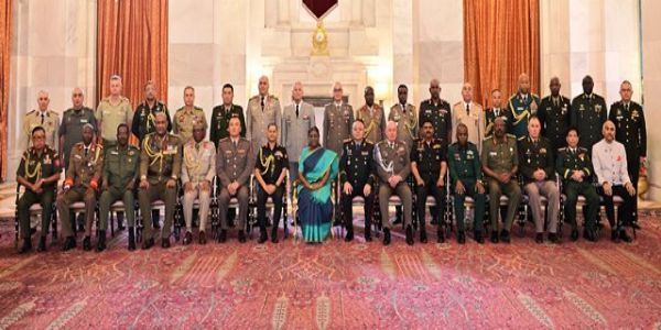 संयुक्त राष्ट्र सैन्य योगदानकर्ता देशों के सैन्‍य प्रमुखों ने राष्ट्रपति से की मुलाकात