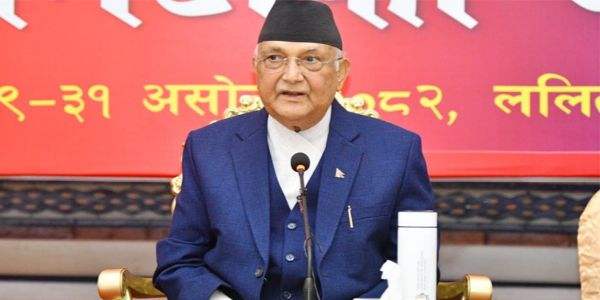 पूर्व पीएम केपी ओली पर पार्टी अध्यक्ष का पद छोड़ने के लिए बढ़ा दबाव, बैठक में हंगामा