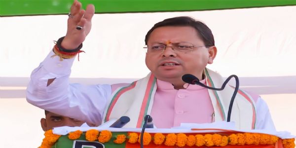 उत्तराखंड के मुख्यमंत्री पुष्कर धामी गोरियाकोठी में भाजपा उम्मीदवार के पक्ष में जनसभा करते हुए