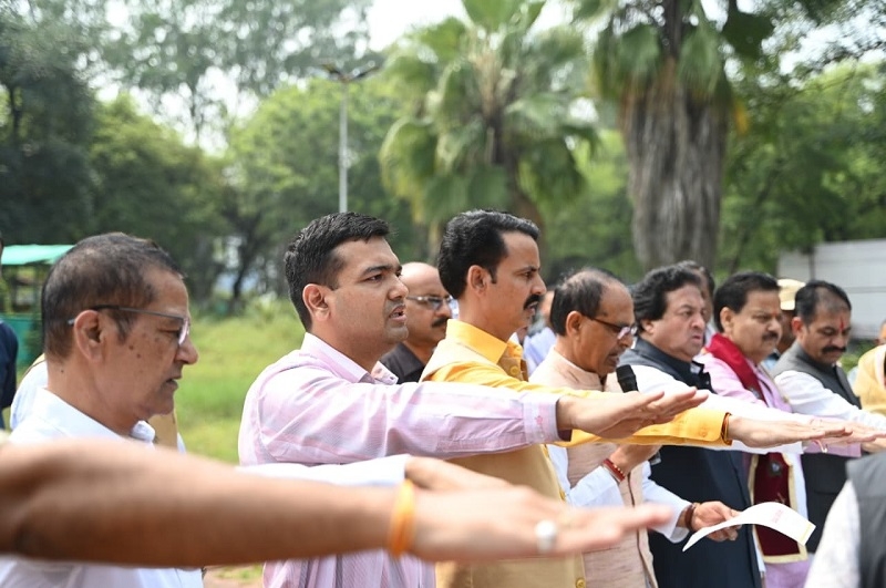 स्वच्छ और हरित रायसेन बनाने की दिलाई शपथ