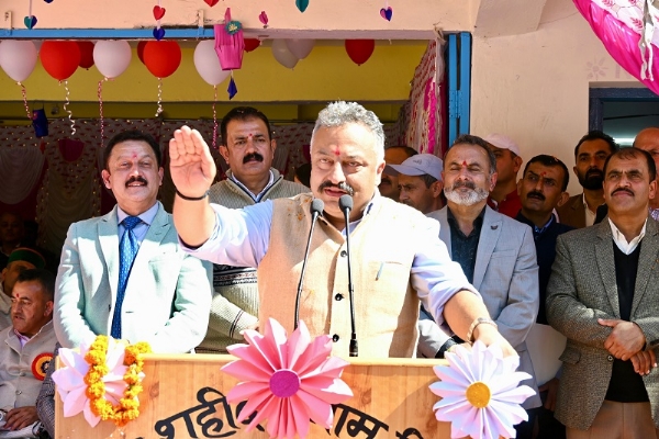 शिक्षा मंत्री रोहित ठाकुर