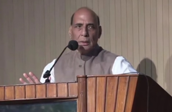 राजनाथ सिंह बोलते हुए