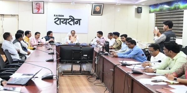केन्द्रीय कृषि मंत्री चौहान ने खाद वितरण व्यवस्था सुगम बनाने के दिए निर्देश