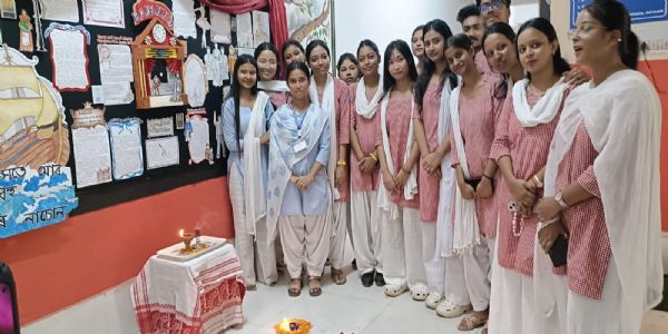 हिमा दास ने पांडु कॉलेज में अंग्रेज़ी विभाग की वॉल मैगज़ीन का उद्घाटन किया