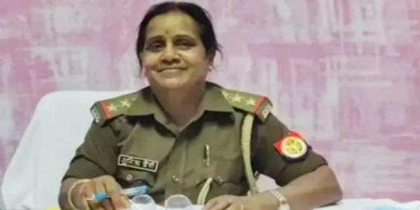 वाराणसी : महिला थाना प्रभारी व आरक्षी दस हजार रूपये रिश्वत लेते रंगे हाथ गिरफ्तार