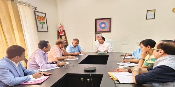 विभागीय मंत्री ने जनपदों से तलब की निःशुल्क पाठ्य पुस्तक वितरण की रिपोर्ट