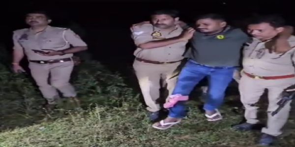 शातिर असलहा तस्कर सुन्दरम उपाध्याय मुठभेड़ में घायल , अवैध हथियार और नकदी बरामद