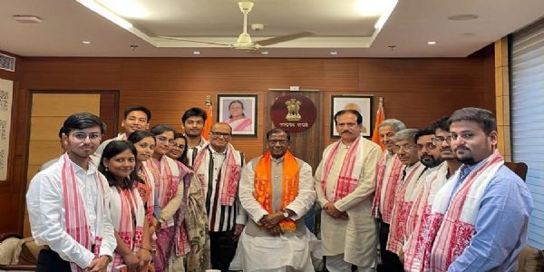 राज्यपाल ने दिल्ली में असम प्रतिभा प्रोत्साहन योजना के छात्रों से की मुलाकात
