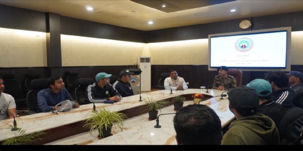 15 प्रशिक्षु आईएएस ने किया नेहरू पर्वतारोहण संस्थान उत्तरकाशी का भ्रमण