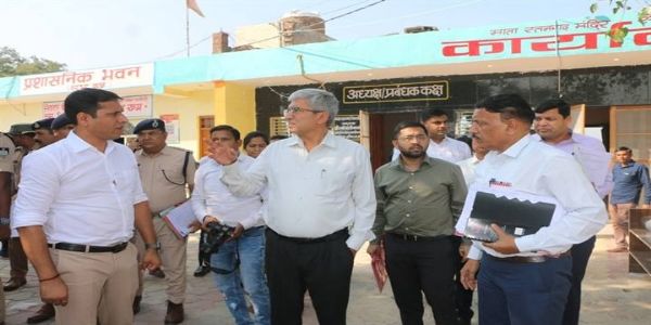दतियाः रतनगढ़ माता लख्खी मेले की तैयारियां जोरो पर, कमिश्नर ने की समीक्षा