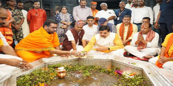 मप्र के मुख्यमंत्री ने गयाजी में विष्णुपद मंदिर में की पूजा-अर्चना
