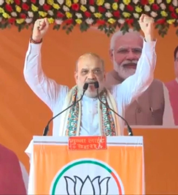 अमित शाह कार्यकर्ताओं से संवाद करते डेहरी में अमित शाह कार्यकर्ताओं से संवाद करते डेहरी में