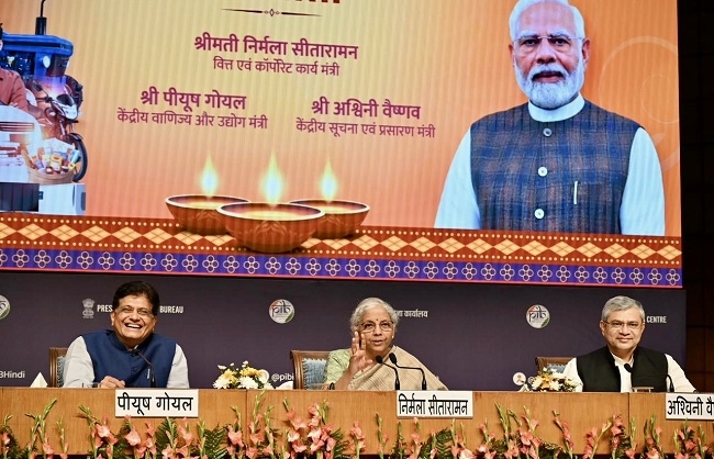 जीएसटी बचत उत्सव पर यहां आयोजित प्रेस कांफ्रेंस को सबोधित करते पीयूष गोयल