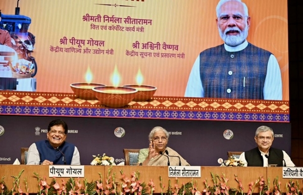 जीएसटी बचत उत्सव पर यहां आयोजित प्रेस कांफ्रेंस को सबोधित करते पीयूष गोयल