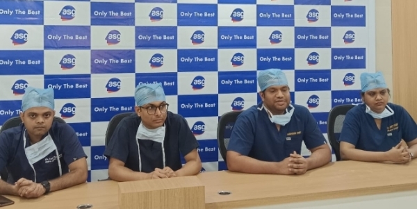 एएसजी हॉस्पिटल की पत्रकार वार्ता में डॉक्टरों की टीम