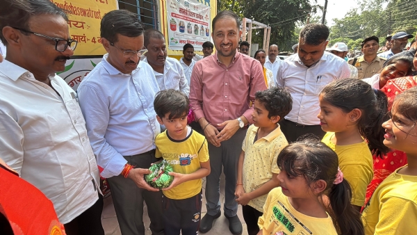 *महापौर ने दिखाई ‘3 आर वाहन’ को हरी झंडी*