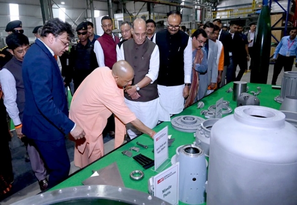 सरोजनीनगर मे पीटीसी इंडस्ट्रीज का भ्रमण एवं सिंबोलिक ग्राउंड ब्रेकिंग सेरेमनी में पहुंचे सीएम योगी, रक्षामंत्री राजनाथ सिंह