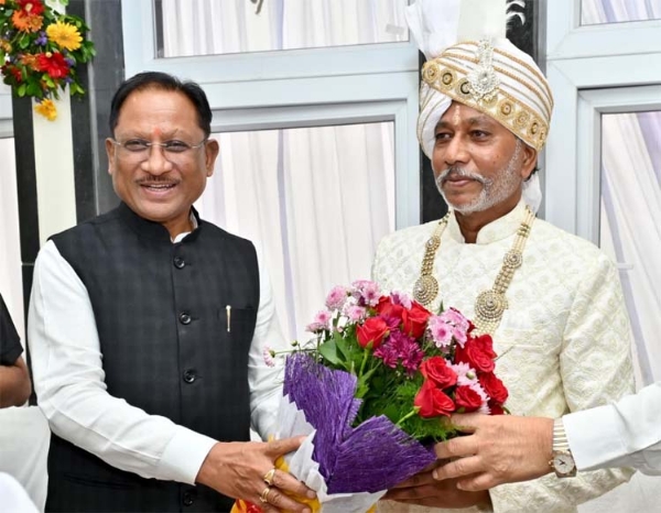 मुख्यमंत्री साय मंत्री गुरु खुशवंत साहेब के गृहप्रवेश कार्यक्रम में शामिल हुए