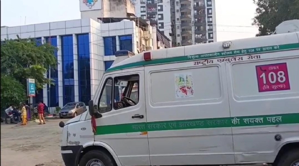 जालान अस्पताल में खड़ी 108 एम्बुलेंस