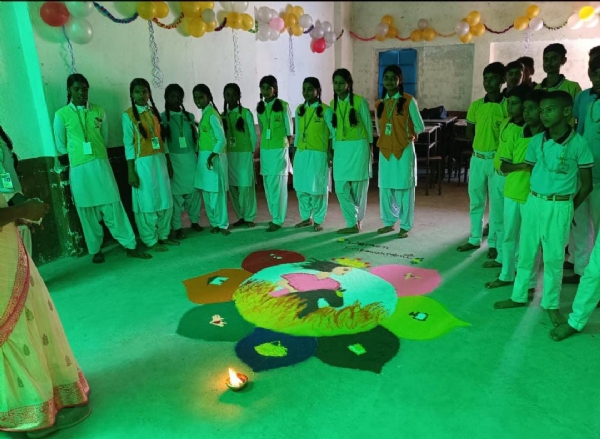 विद्या विहार पब्लिक स्कूल के विद्यार्थियों  ने रंगोली में दिखाई  रचनात्मकता