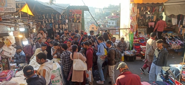 धनतेरस पर बाजार में भीड़