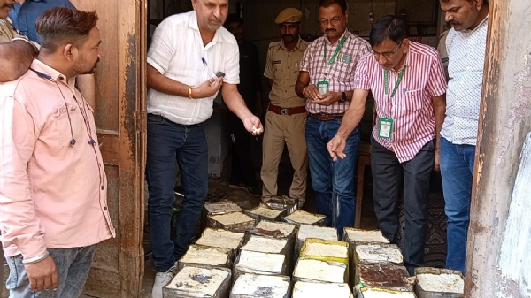 बीकानेर में 600 किलोग्राम दूषित मावा एवं 230 किलोग्राम दूषित मिठाई नष्ट करवाई