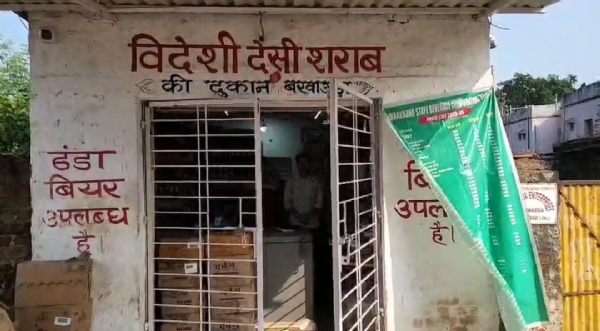 उक्त शराब दुकान जिसमे हुई चोरी