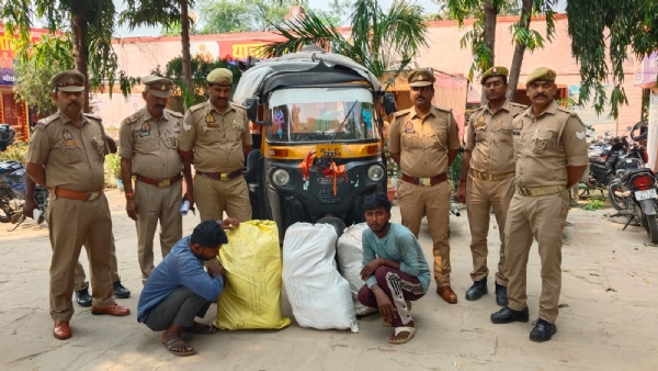 ऑटो में छिपाकर ले जा रहे थे 25 लाख का गांजा, पड़री पुलिस ने दो तस्करों को दबोचा