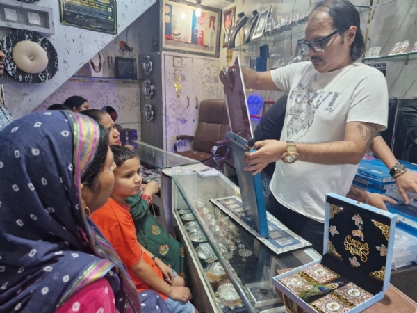 People shopped extensively on Dhanteras in Kathua.