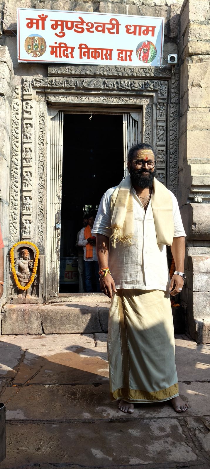 अभिनेता ऋषभ शेट्टी  मां मुंडेश्वरी देवी के दरबार में