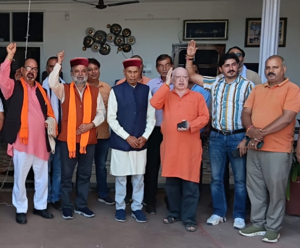 प्रदेश कार्यसमिति में नवनियुक्त सदस्य सदस्य संजीव शर्मा ने प्रो. प्रेम कुमार धूमल से मुलाकात की