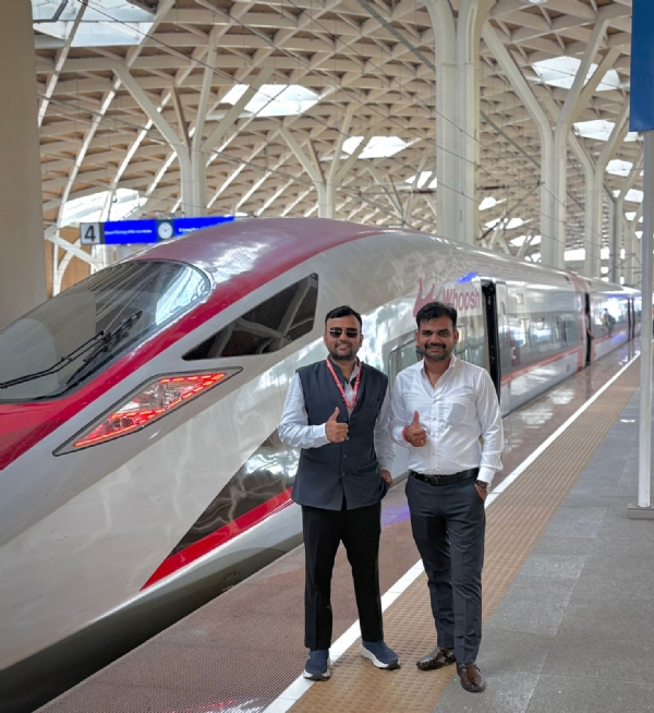भारत से इंडोनेशिया के दौरे पर गए भारत के सदस्य।