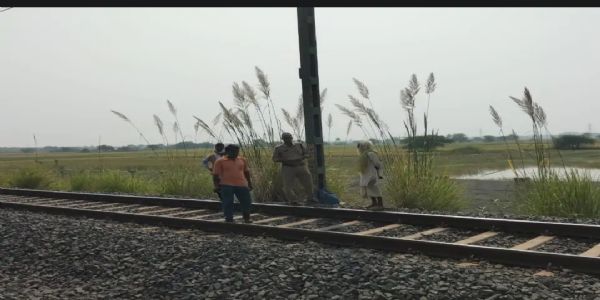 मालगाड़ी की चपेट में आने से महिला की मौत