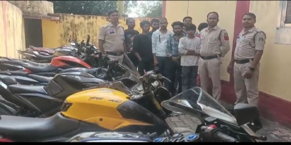 बलरामपुर : बाइक चोर गिरोह का पर्दाफाश, दस गिरफ्तार, ग्‍यारह मोटरसाइक‍िलें बरामद