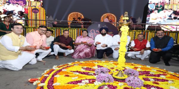 कर्तव्य पथ पर दीपावली उत्सव, मुख्यमंत्री बोलीं- सांस्कृतिक चेतना की दिल्ली बनी धड़कन