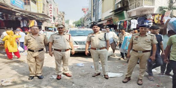 गुरुग्राम: पुलिस व दमकल विभाग ने त्योहारों को लेकर बाजार में किया मार्च