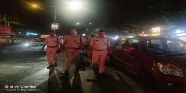धनतेरस के मौके पर पुलिस ने किया पैदल गश्त, ज्वेलरी दुकानों और बाजारों पर खास नजर