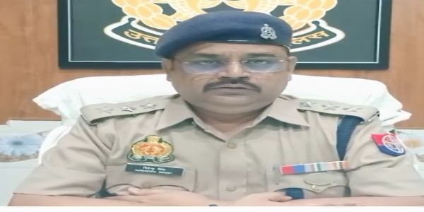 टेम्पो पलटने से महिला की मौत, तीन घायल