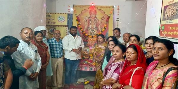 मंडलाः आयुष विभाग में धूमधाम से मनाई गई धन्वंतरि जयंती, मंत्री संपतिया उइके ने की पूजा-अर्चना