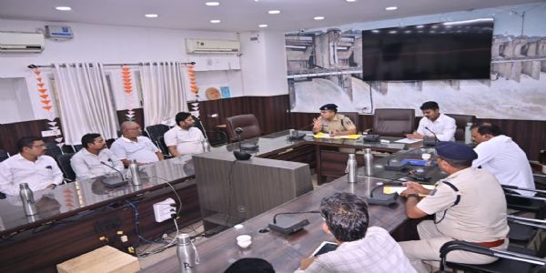 धमतरी : वाहन चालकों को जागरूक कर पढ़ाया गया अनुशासन का पाठ