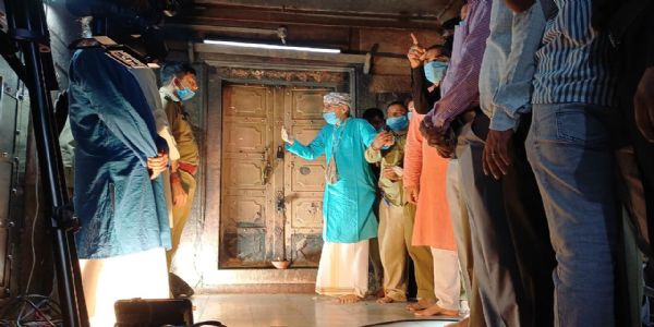 54 वर्षों बाद आखिर खुल गया बांकेबिहारी का तोशखाना