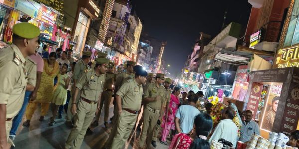धनतेरस पर्व पर वाराणसी के बाजारों में जमकर हुई धनवर्षा, 3000 करोड़ से पार कारोबार