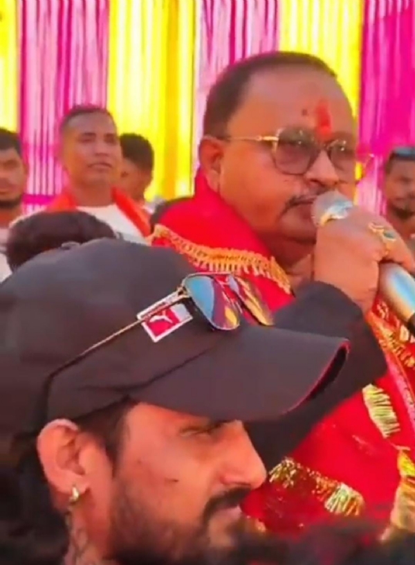संबोधित करते गोपाल मंडल