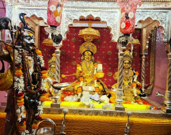 स्वर्णमयी अन्नपूर्णा का दरबार