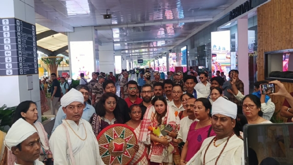 30 सेकंड में 72 बार टाकुरी घुमाकर बिहू नृत्य प्रस्तुत कर असम की बेटी दिदृक्षा सोनवाल ने एक नया विश्व रिकॉर्ड बनाया है।